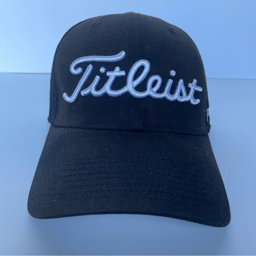 Titleist Fitted Pro V1 Mesh Hat